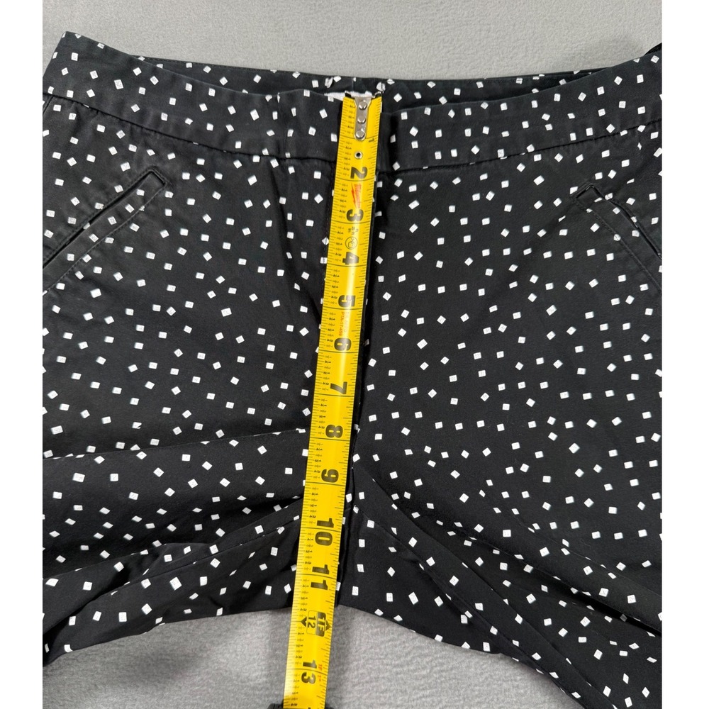 IZOD Golf Womens Shorts Size 8 Black White Geometric Bermuda Preppy Stretch - Picture 12 of 12